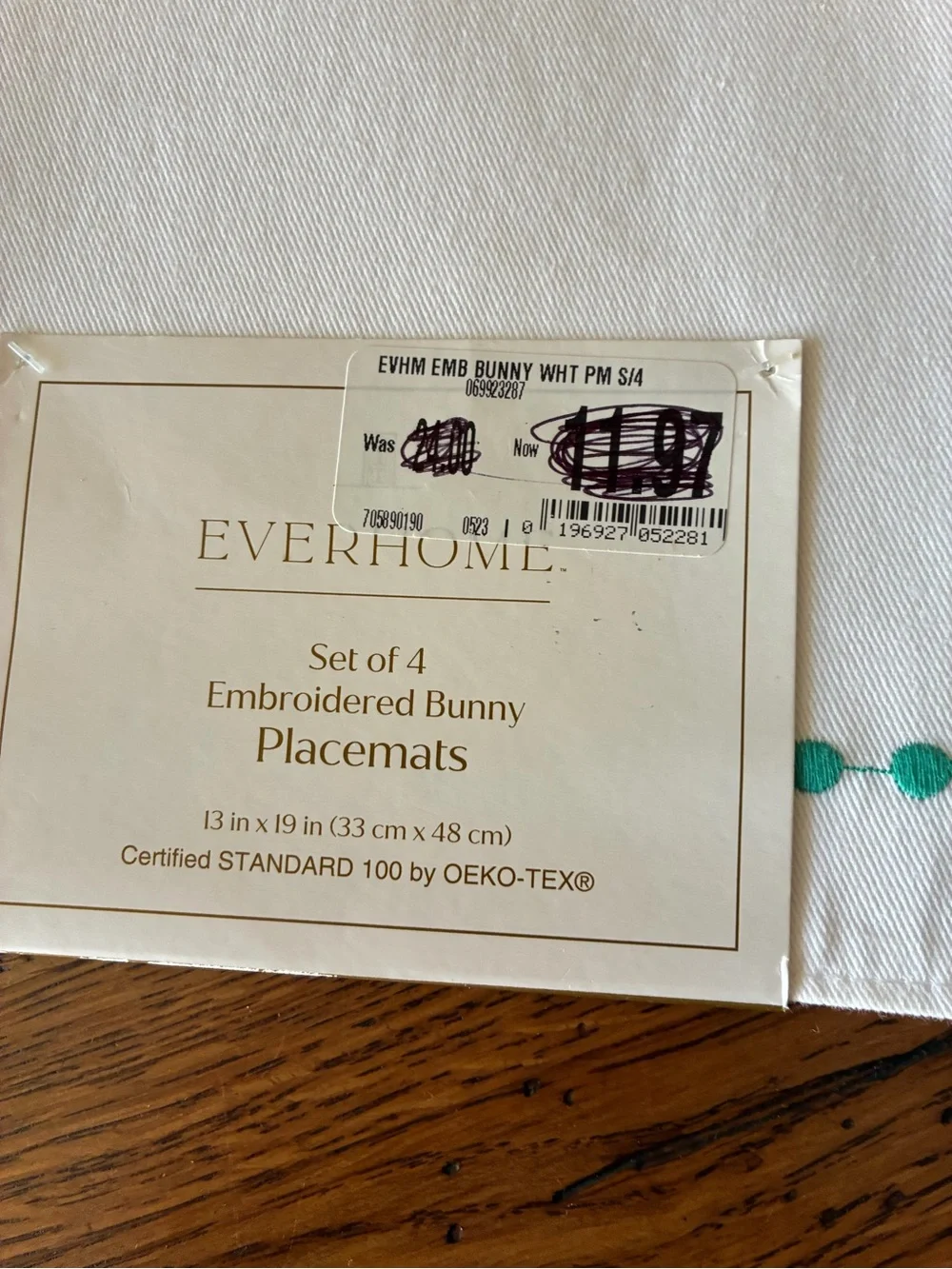 White Placemat with Teal Dot Border and Embroidered Bunny